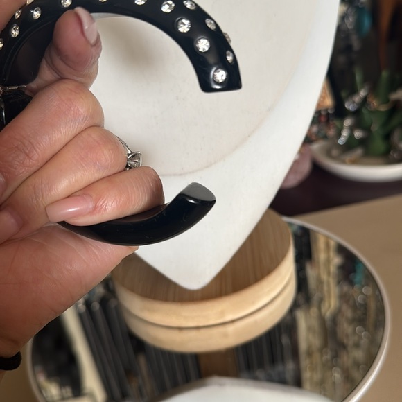 Kenneth Jay Lane clamp rhinestone Bracelet - Picture 3 of 4